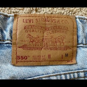 Levi’s High Waisted 550 Relaxed Fit Tapered Leg - Junior size 9 medium length